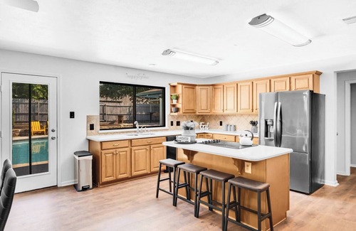 Euless Casa | Backyard Oasis with Private Pool & Outdoor Lounge
