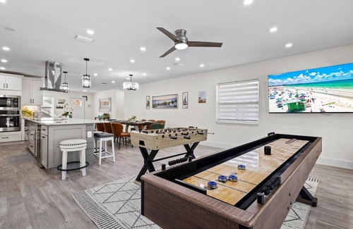Palma Sola Casa | Backyard Paradise! Saltwater Pool, Games, Fire Pit
