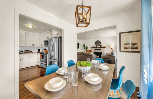 Del Rey Oaks Casa | Backyard playground & 1 mile to the beach