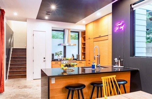 East Cesar Chavez Casa | Backyard Pool Oasis Rainey Street 6 min Walk