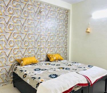 Rau Casa | Badal Homestay 2 Near IIM RRCAT