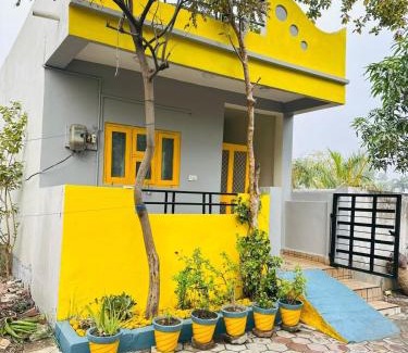 Rau Casa | Badal Homestay 2 Near IIM RRCAT