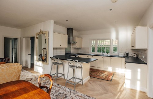 Henley-on-Thames Casa | Badgemore Cottage - Pet friendly, sleeps 8