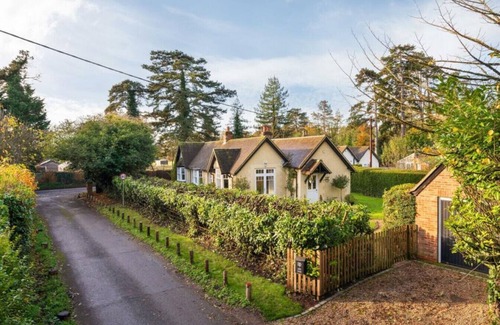 Henley-on-Thames Casa | Badgemore Cottage - Pet friendly, sleeps 8