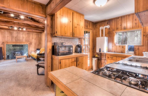 Tahoe Island Cabina | Badger Basin - 30+ Day Vacation Home Rental