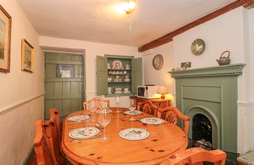 Littlebredy Cabaña | BADGERS COTTAGE, pet friendly, with open fire in Chickerell