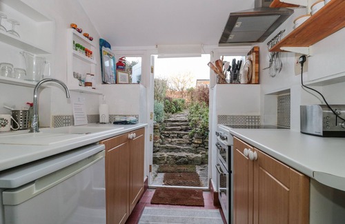 Littlebredy Cabaña | BADGERS COTTAGE, pet friendly, with open fire in Chickerell