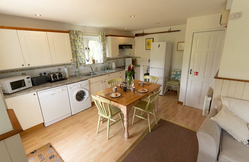 Burgh Island Cabina | Badgers Den, cosy lodge quiet countryside area near to beach in Bantham S. Devon