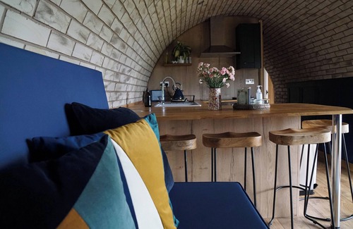 Rhayader Cabaña | BADGERS VIEW, pet friendly, character holiday cottage in Rhayader