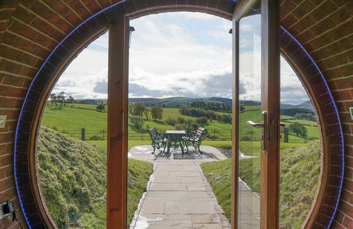 Rhayader Cabaña | BADGERS VIEW, pet friendly, character holiday cottage in Rhayader