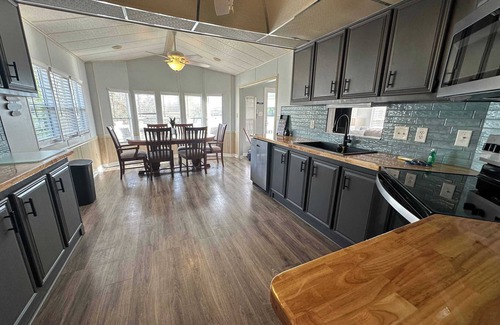 New London Casa | Badin Shores Resort - Excellent Lake View Home - Pools & Lots of Amenities - Gre