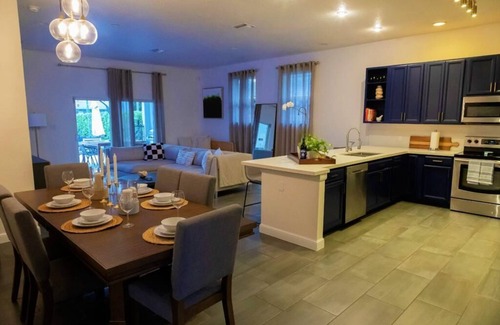 Dania Beach Casa | BaeCation Dania! Near Fort Lauderdale Airport, beach & casino! pool & jacuzzi!