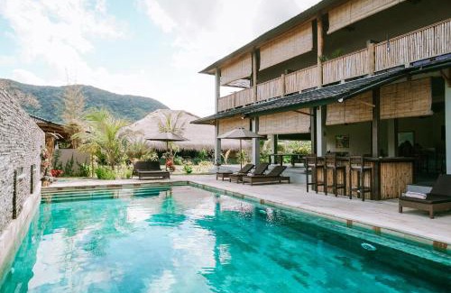 Sekongkang Complejo | Baha Baha Villas West Sumbawa Yoyos Wellness Center, Gym, Yoga, Skate Park, Bar & Cafe