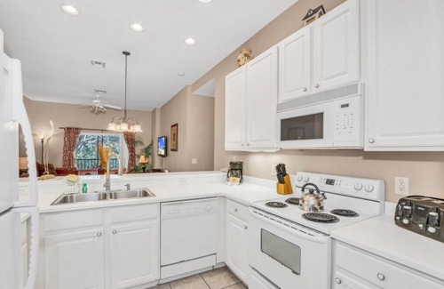 Lake Davenport Estates Condominio | Bahama Bay Caribbean Island themed resort of near to Disney