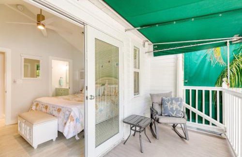 Bahama Village Casa | Bahamian Reed by AvantStay Walk to Everything w Community Pool Week Long Stays Only
