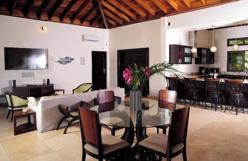 Santa Ana Casa | Bahia Breeze 3 BR Nature Sanctuary with pool in the Pearl Islands b
