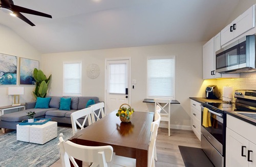 Chesapeake Beach Cabaña | Bahia Breeze - Beachfront Cottage