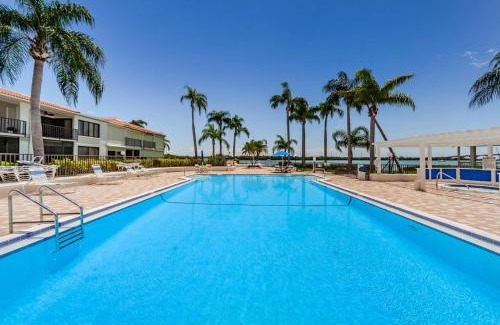 Isla del Sol Casa | Bahia Bright and Sunny Lakeside Villa