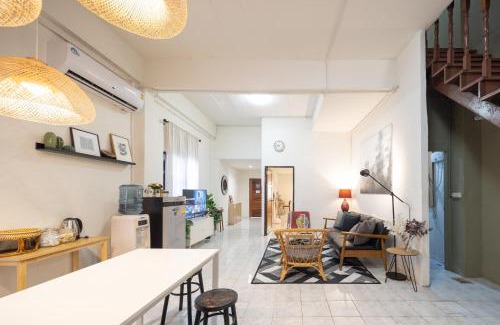 Chom Phon Casa | Bai Bua House Chatuchak
