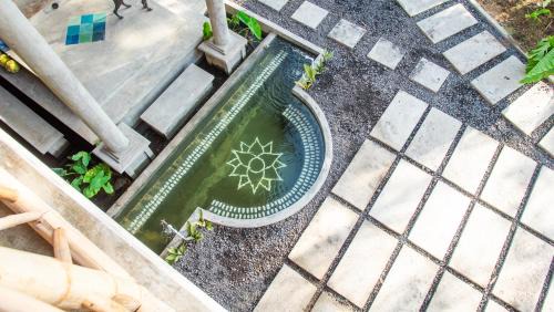Gubat Casa | Baia Nest BUGIW Self-Service Cottage by the Road and Near the Beach, Pet Friendly with a Fee