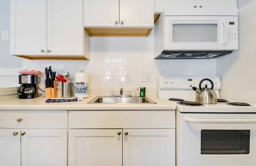 Atlantic Beach Casa | Bailey's Beach Cottage Unit 2