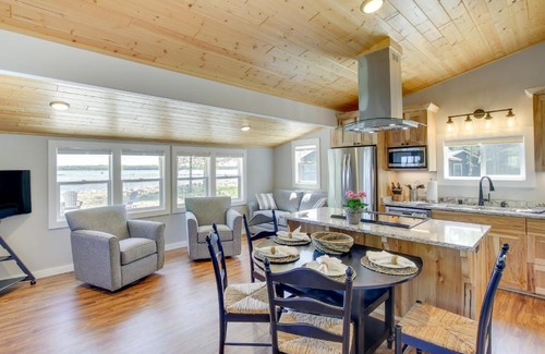 North Bay Casa | Baileys Harbor Waterfront Vacation Rental with Grill