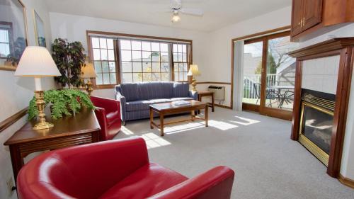 Baileys Harbor Hotel | Baileys Harbor Yacht Club Resort