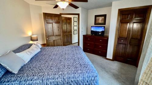 Baileys Harbor Hotel | Baileys Harbor Yacht Club Resort