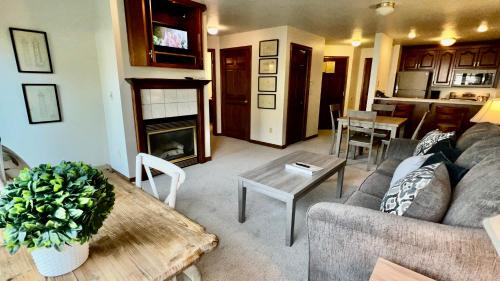 Baileys Harbor Hotel | Baileys Harbor Yacht Club Resort