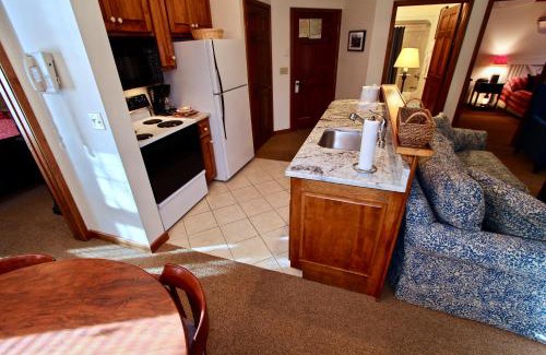 Baileys Harbor Hotel | Baileys Harbor Yacht Club Resort