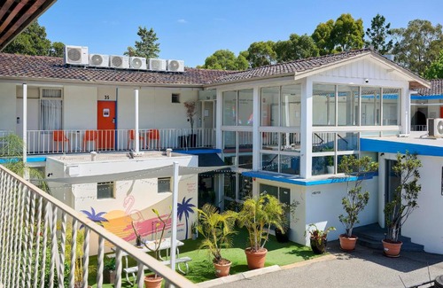 East Perth Hotel | Baileys Parkside Motel by VetroBlu