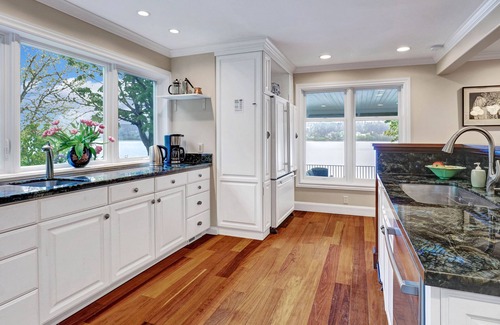 Bainbridge Island Villa | Bainbridge Island Pebble Garden Villa Waterfront