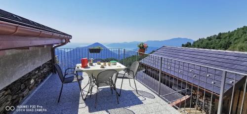 Intragna Casa | Baita Michele con Terrazzo e bellissima Vista Lago x 4 Persone