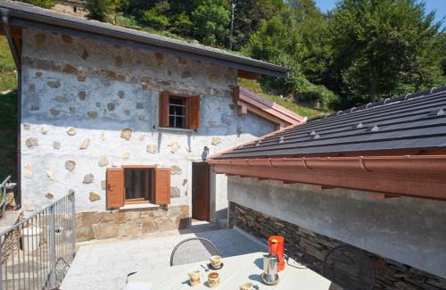 Intragna Casa | Baita Michele con Terrazzo e bellissima Vista Lago x 4 Persone