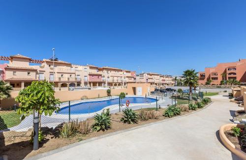 Tarifa Apartamento | Bajo con Jardin y Piscina cerca de la Playa Dos Dormitorios