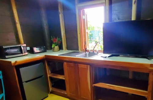 West End Cabaña | Bak A Yaad Eye Catching Cottage