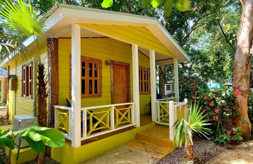 West End Cabaña | Bak A Yaad Eye Catching Cottage