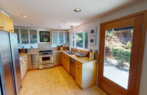 Trinidad Casa | Baker Beach House - NEW LOWER RATE & GREAT VALUE w/ Hot Tub and ocean views!
