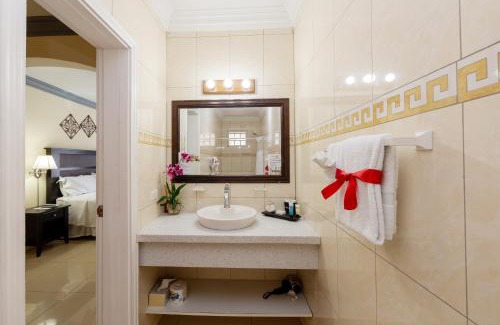Simpson Bay Hotel | Baker's Suites