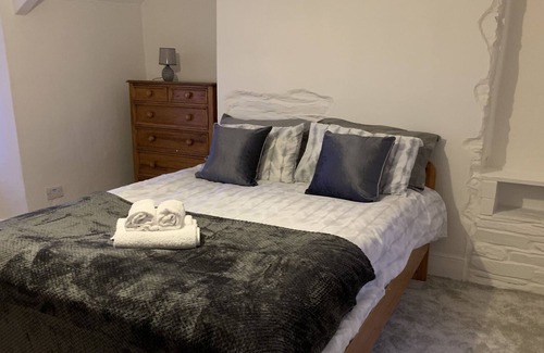 Delabole Cabaña | BAKERS COTTAGE, character holiday cottage, with open fire in Delabole
