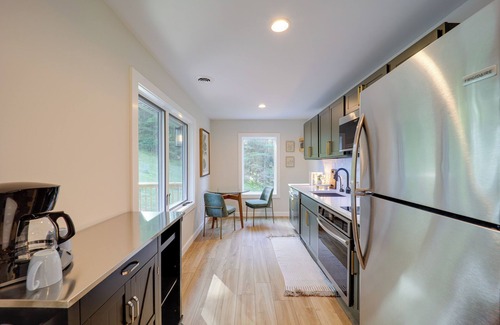 Bakersville Cabaña | Bakersville Sanctuary w/ Stunning Scenery, Hot Tub