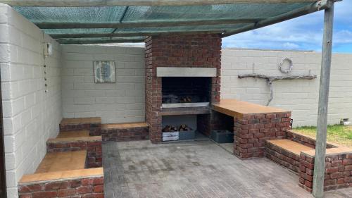 L'Agulhas Casa | Bakgat Stay - Seafront 7-sleeper holiday home