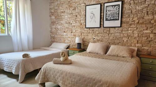 Aguilas Villa | Bakit House - Casa rural con piscina