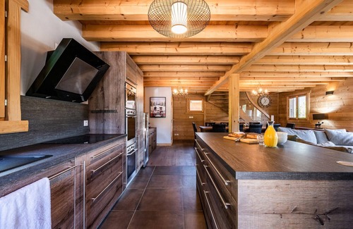 La Cote-d'Arbroz Chalet De Esquí | BALATA - Charming Chalet with Hot tub and Views
