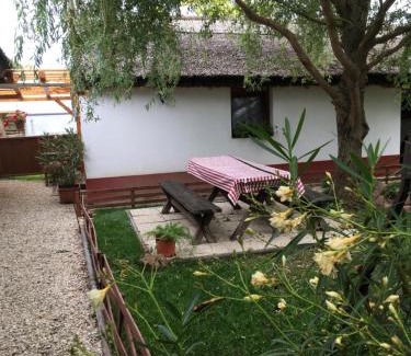 Balatonkenese Casa | Balatonkenesei Nádfedeles Lovas Vendégház