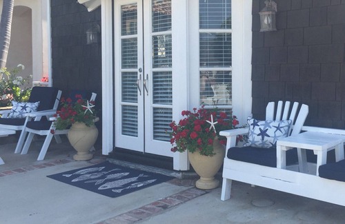 Balboa Island Cabaña | Balboa Island Cottage Pasos a la bahía, remodelado con chimenea y decoración de playa