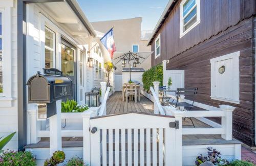 Balboa Island Casa | Balboa Island Gem with Patio & Beach Essentials