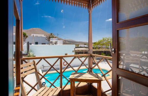 Tiagua Apartamento | Balcón Botánico - Shared Pool - Central Island Location - 10 mins drive to Famara and La Santa