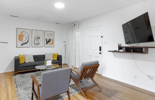 Reseda Casa | Balcom Breeze Escape