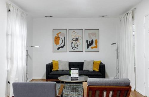 Reseda Casa | Balcom Breeze Escape